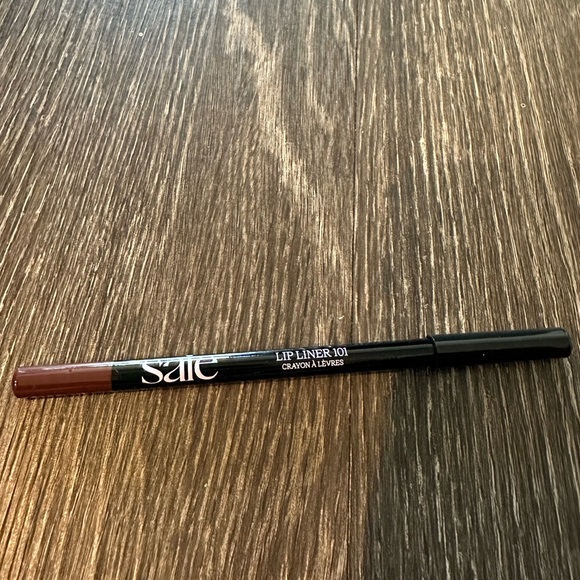 Nwt LIP LINER 101
CREAMY & DEFINING LIP PENCIL tease - Picture 5 of 5
